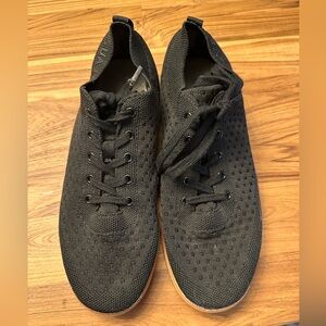 Suavs Zilker Black with Gum Sole Women's Size 10 or Men's Size 8